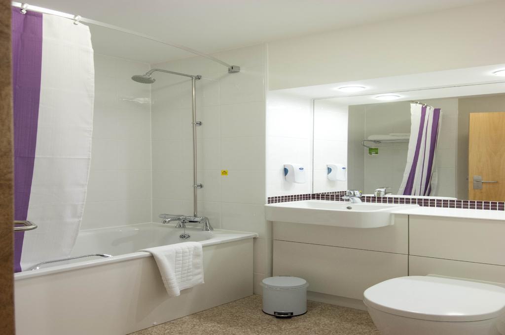 Premier Inn Swindon Central Dış mekan fotoğraf