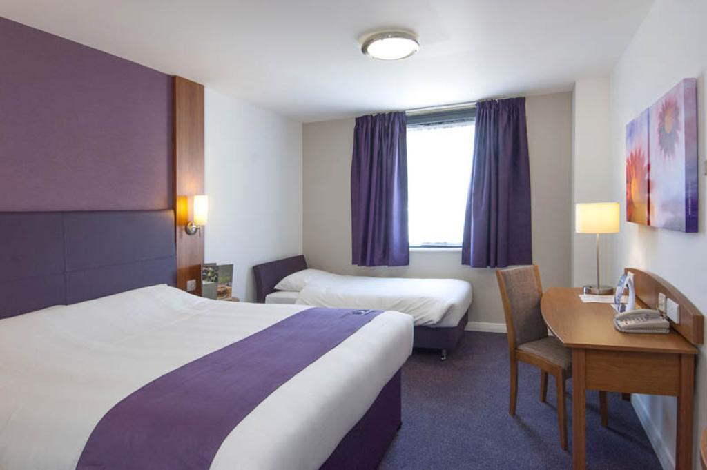 Premier Inn Swindon Central Oda fotoğraf