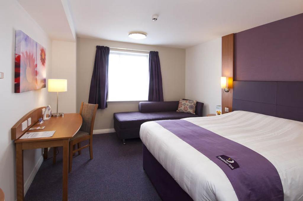 Premier Inn Swindon Central Oda fotoğraf