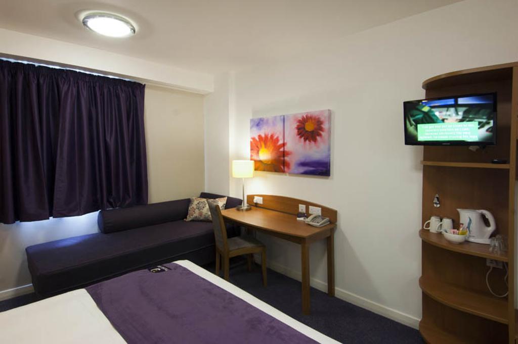 Premier Inn Swindon Central Oda fotoğraf