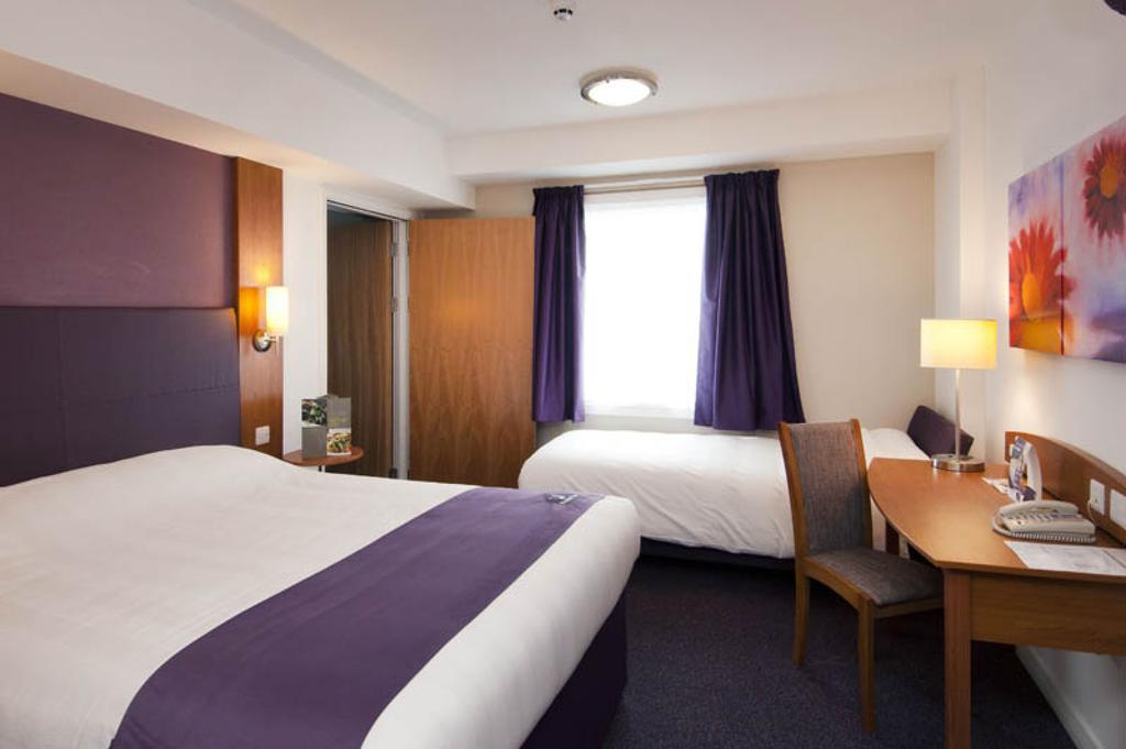Premier Inn Swindon Central Oda fotoğraf