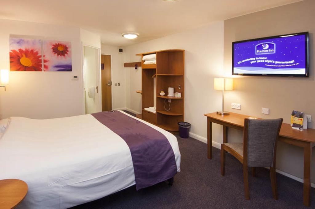 Premier Inn Swindon Central Dış mekan fotoğraf