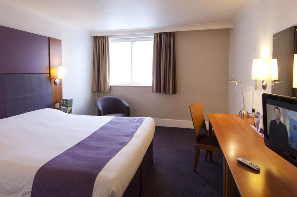Premier Inn Swindon Central Dış mekan fotoğraf