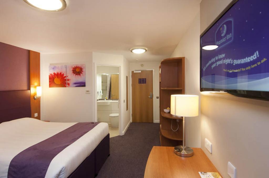 Premier Inn Swindon Central Dış mekan fotoğraf